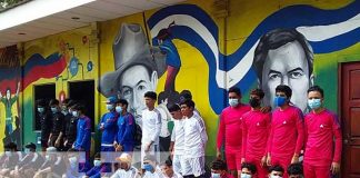 Entrega de uniformes para jóvenes que hagan deporte en Nicaragua
