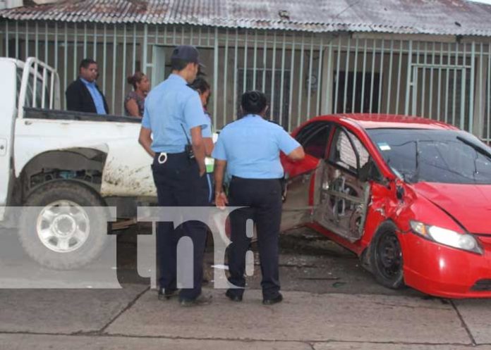 vehiculo-bluefields-01 Carro que chocó contra un muro en Bluefields tras un accidente