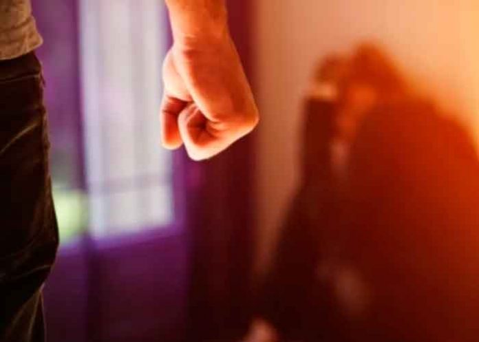 venezuela- Por celos, joven fue golpeada y quemada con gasolina por su ex