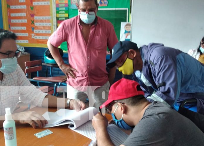 Foto: Habitantes de Tipitapa asisten al proceso de verificación / TN8