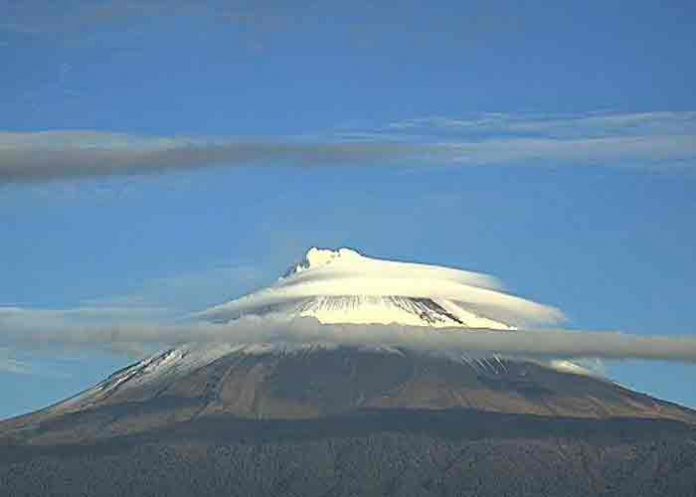 La Luna, Venus y Marte “caen” sobre el volcán Popocatépetl, México