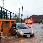 Rescatan a víctimas de inundaciones en Zapopan, México Se reportan inundaciones en Zapopan-Guadalajara, México