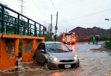 Rescatan a víctimas de inundaciones en Zapopan, México Se reportan inundaciones en Zapopan-Guadalajara, México
