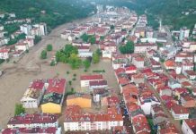 Ascienden a 17 los muertos por inundaciones en el norte de Turquía