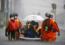 Personas que han sido trasladadas por las lluvias torrenciales en Japón