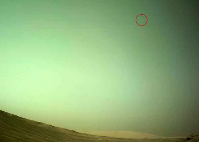 El rover Perseverance vislumbra Deimos, la pequeña luna de Marte