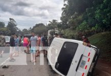 Microbús termina volcado en Diriamba nicaragua, carazo, accidente de transito, vuelco,