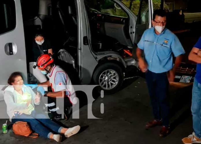 Accidente deja dos lesionados en la segunda entrada de Las Colinas en Managua
