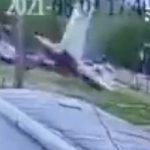 Accidente de avioneta que se estrella en una casa de EE.UU