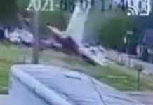 Accidente de avioneta que se estrella en una casa de EE.UU