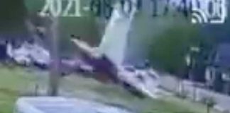Accidente de avioneta que se estrella en una casa de EE.UU