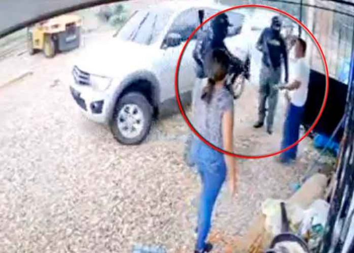 ¡Mortal ataque! Sicarios acribillan a pareja en una maderera en Honduras