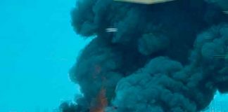 Nubes de humo negro tras un incendio en un almacén en Dubái