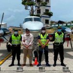 Policía presentan a hombre detenido en el caso de narcoavioneta