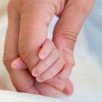 Una bebé declarada muerta en México ‘empieza’ a respirar en la morgue Manito de una bebé recien nacida