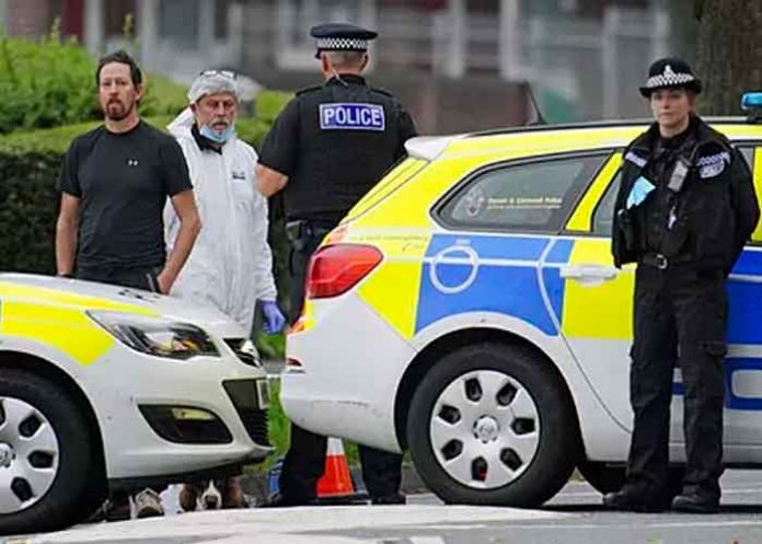 Una niña de tres años entre las víctimas del peor tiroteo en Reino Unido