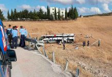 Al menos 14 muertos y 18 heridos al volcarse un autobús en Turquía