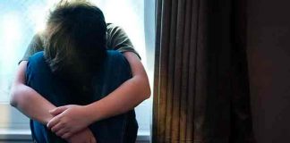 Exsubdirector de escuela es juzgado por abusar de dos niños en Australia