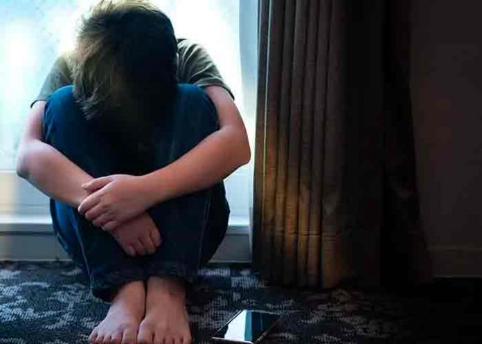 Exsubdirector de escuela es juzgado por abusar de dos niños en Australia