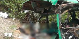 16 personas murieron tras caer un autobús por un precipicio en Perú