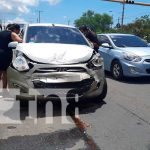 Imprudencia ante las señales de tránsito provoca vuelco en Managua Accidente de tránsito