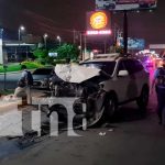 Brutal impacto entre dos camionetas deja cuatro lesionados en carretera a Masaya