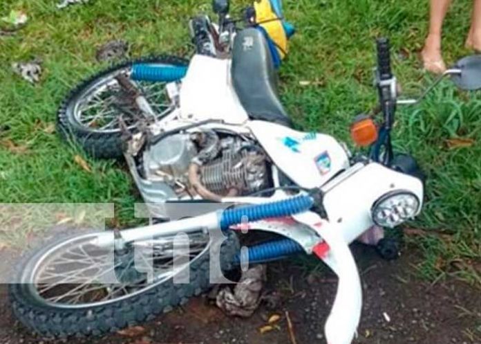 Motocicleta en accidente de tránsito que cobró una vida en Río San Juan