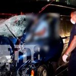 Accidente entre un bus y microbús dejó un lesionado en Enel Central aparatoso accidente en donde se vio involucrado un bus que cubre la ruta 110 y un microbús