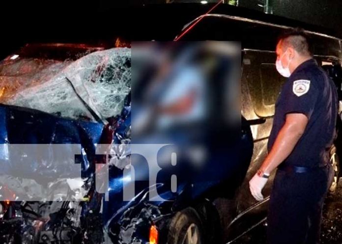 aparatoso accidente en donde se vio involucrado un bus que cubre la ruta 110 y un microbús