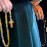 Atroz crimen: Sacerdote asesina a una mujer y disuelve su cuerpo en ácido Sacerdote asesina a una mujer y disuelve su cuerpo en ácido