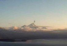 Imagen del volcán Pavlof en erupción / Observatorio de Volcanes de Alaska / AP