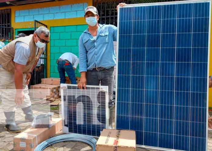 Entregan bono tecnológico en El Almendro