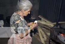Una mano amiga: Anciana solicita ayuda para construir su casita Anciana de Managua solicita ayuda para componer su casa