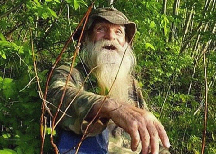 Foto: Arrestan a anciano que tenía 30 años de vivir aislado en una cabaña / AP