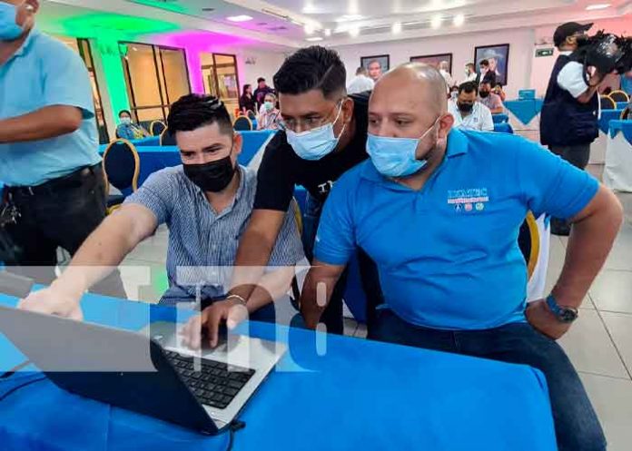 Jóvenes participan tercer congreso nacional de Tecnología Educativa