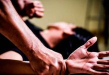 ¡Aberrante! Entraron a robar y violan entre tres a una joven argentina