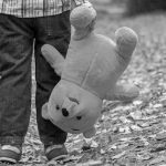 Cadena perpetua para acusado de violar, torturar y matar a un niño argentino Un niño con un peluche