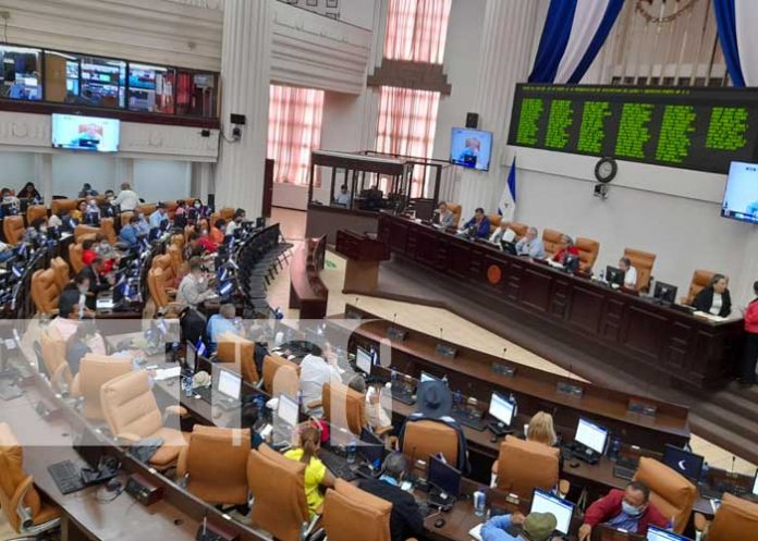 Sesión parlamentaria de leyes en la Asamblea Nacional