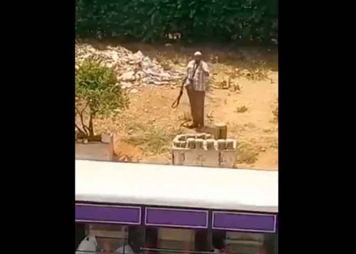 ataque1 Un hombre armado deja cinco muertos cerca de la embajada de Francia