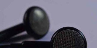 India: Hombre muere tras explotarle los auriculares que usaba