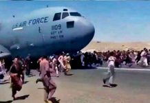Miles de afganos en el aeropuerto de Kabul