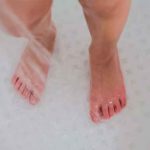 Por esta razón no deberías orinar mientras te estás bañando Por esta razón no deberías orinar mientras te estás bañando