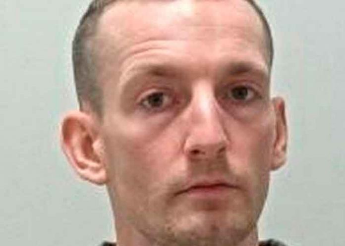 ¡Desquiciado! Hombre masacró a golpes a su bebé porque 