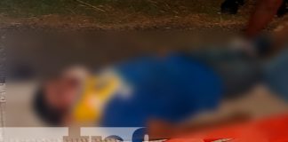 Motocicleta impacta a peatón que caminaba en media carretera en Bluefields