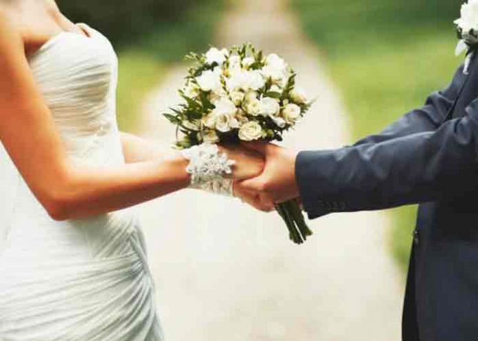 EE.UU: Suegra interrumpe la boda de su hijo y se pelea con la nuera