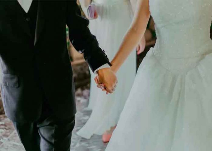 boda- ¡Boda sí o sí! Novio se contagia de coronavirus y se casan por videollamada