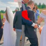 ¿Se quería arrepentir? Novio llega bien "bolo" a su boda (video)