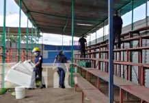 Bomberos inspeccionan estructura en barrera de toros en Tiscapa Bomberos inspeccionando barrera de toros en Tiscapa