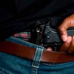 ¡Se escapa de la muerte! Un menor intenta matar a su profesor en Brasil