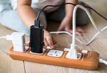 Niña muere electrocutada al tocar un cargador de celular en Brasil Niña muere electrocutada al tocar un cargador de celular en Brasil